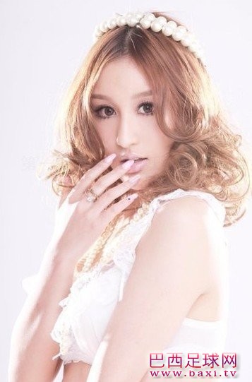足球宝贝刘羽琦性感美照10.jpg