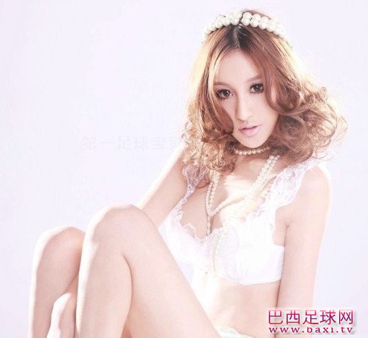 足球宝贝刘羽琦性感美照12.jpg