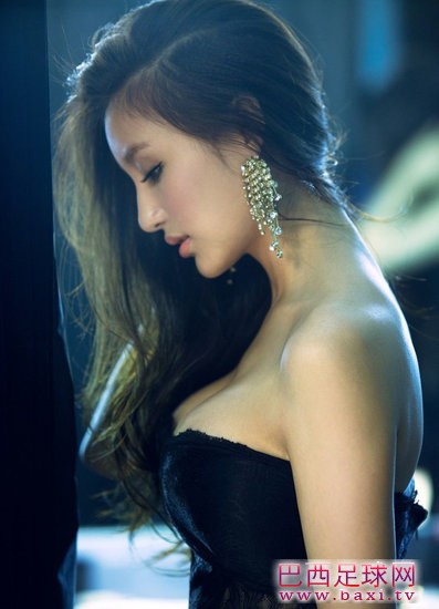 足球宝贝刘羽琦性感美照16.jpg