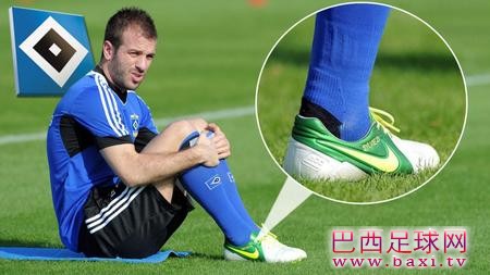 图片报：范德法特仍穿着绣有妻子名字的球鞋.jpg