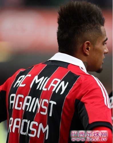 米兰全队穿特制反种族歧视球衣热身.jpg