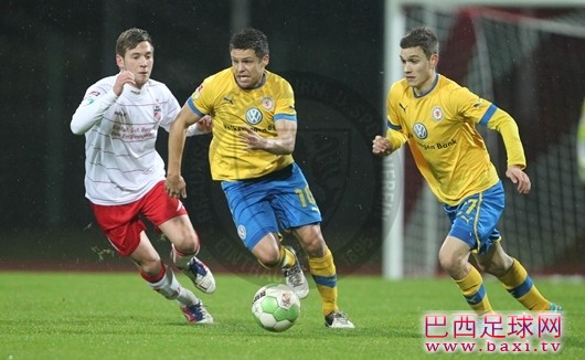 布伦瑞克在热身赛获胜 张呈栋继续首发.jpg