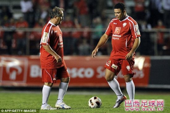 罗纳尔多2011年出战慈善赛时的身形.jpg