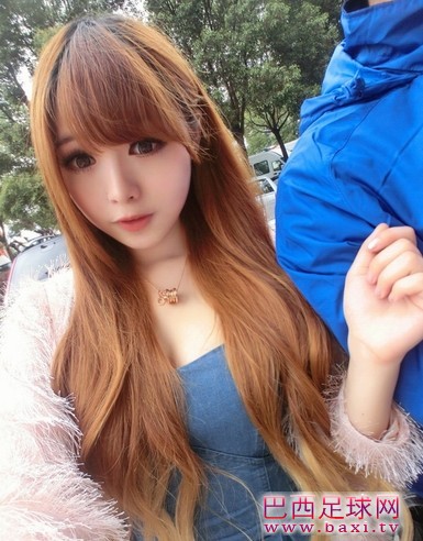 90后模特上海德比爆红 美女球迷超爱大雷1.jpg