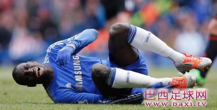 贝尼特斯：登巴-巴脚踝受伤，具体伤情待进一步检查。.jpg