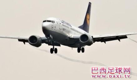拜仁乘坐的是汉莎航空的LH 2570前往都灵.jpg