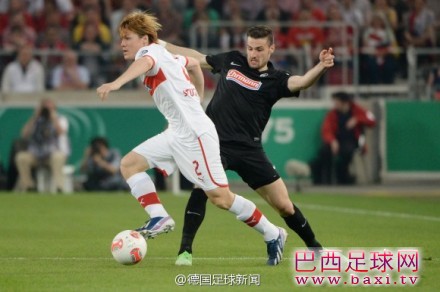 斯图加特2比1击败弗赖堡，晋级德国杯决赛.jpg