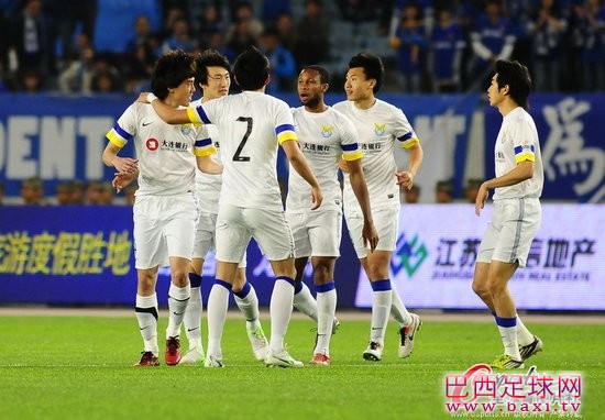 舜天0-1阿尔滨遭3连败 李学鹏绝杀助首胜江苏.jpg