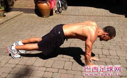 费迪南德确定下赛季会继续征战.png