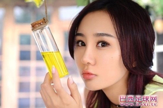 足球宝贝白莫菲清纯写真3.jpg