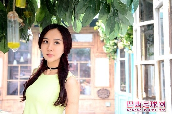 足球宝贝白莫菲清纯写真4.jpg