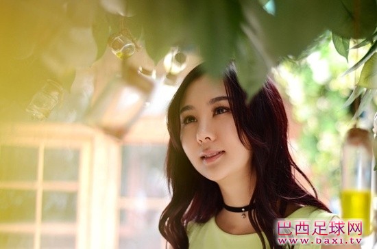 足球宝贝白莫菲清纯写真7.jpg