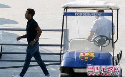 巴萨开始集训，蒂亚戈与队友告别.png