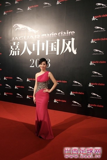 杜威前女友美女主播何卿长裙性感撩人10.jpg
