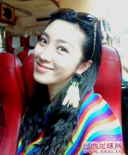 杜威前女友美女主播何卿长裙性感撩人13.jpg