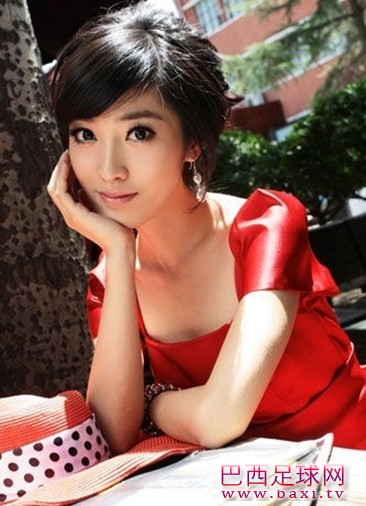 杜威前女友美女主播何卿长裙性感撩人15.jpg