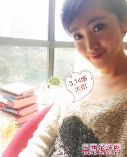 杜威前女友美女主播何卿长裙性感撩人20.jpg