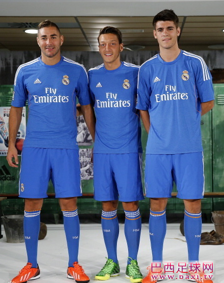 皇马客场球衣发布5.png