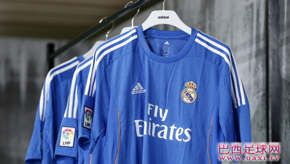 皇马客场球衣发布10.png