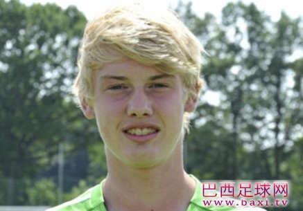 拜仁对沃尔夫斯堡的17岁中场Julian Brandt感兴趣.jpg