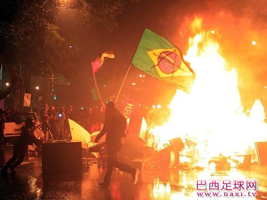 街头放火.jpg
