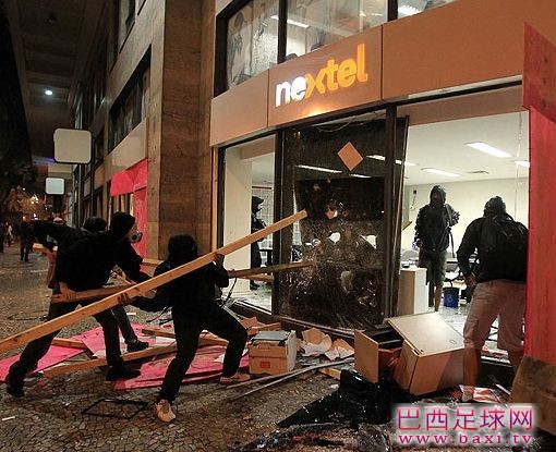 打砸店铺.jpg