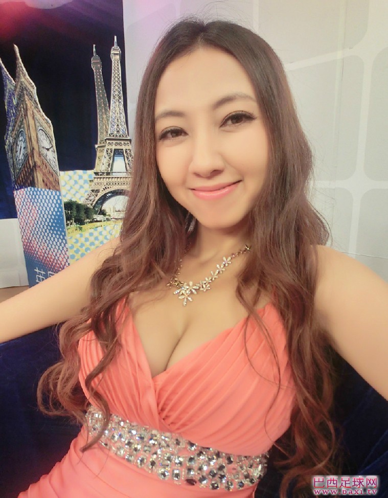 彩市女神松果儿秀豪乳10.jpg