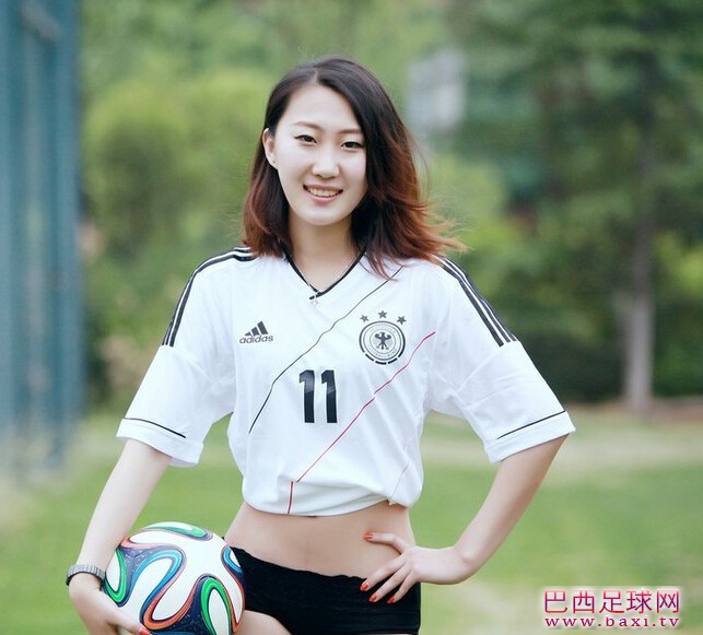 清纯足球宝贝力挺德国8.jpg