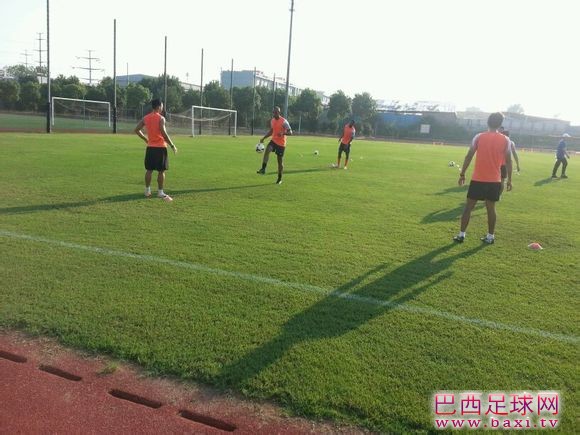 颠球训练.jpg